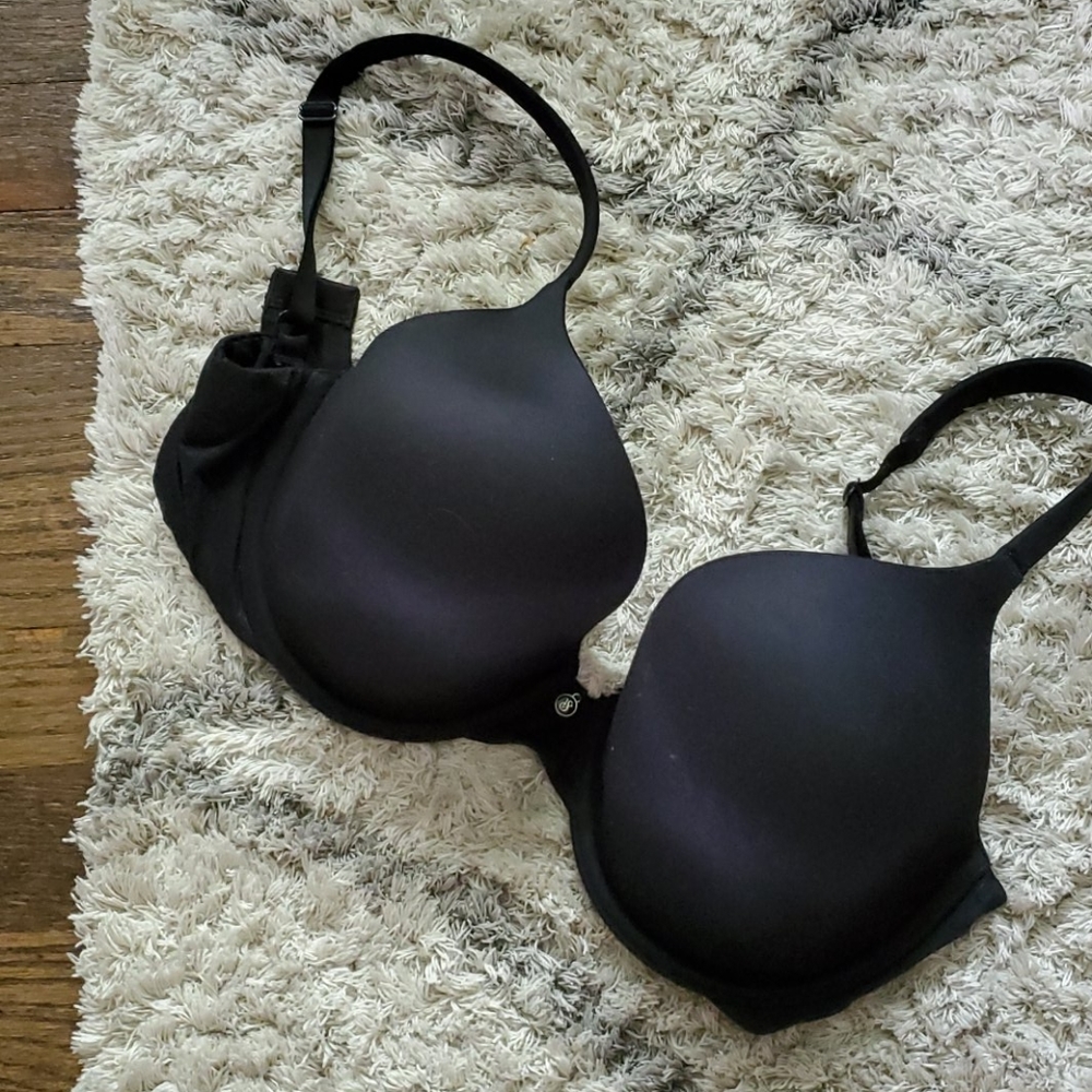 Victoria's Secret Black Bra 32DD